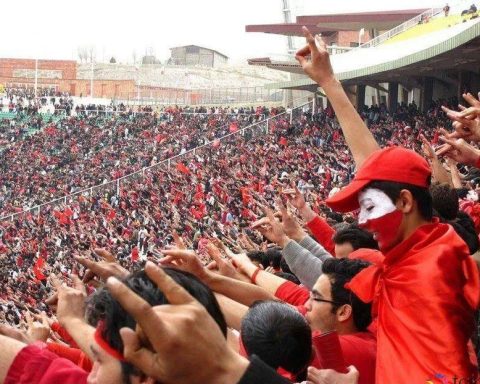 Türk Dünyasının en büyük takımı Traktör Tebriz Futbol Kulübü yalnız değildir!