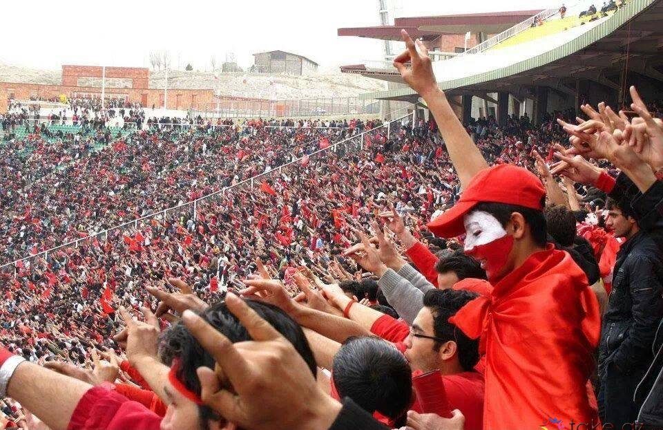 Türk Dünyasının en büyük takımı Traktör Tebriz Futbol Kulübü yalnız değildir!