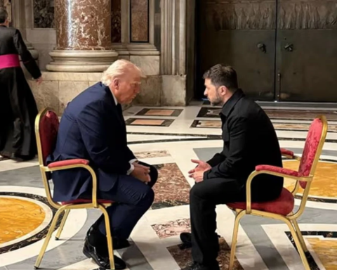Trump ve Zelenski: Bir Fotoğrafın Anlattıkları