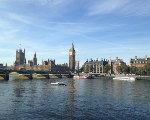 Türkiye'nin Yeni Yolu: Londra mı, Washington mu?