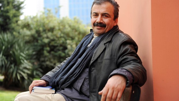 Sırrı Süreyya Önder Vefat Etti: Siyasetin Kalbi Biraz Daha Sessiz Atacak