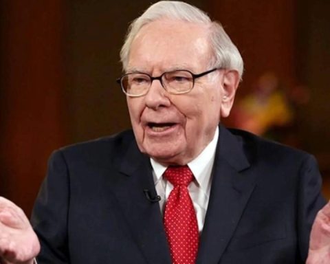 Warren Buffett: Tutumlu milyarder, McDonald's kahvaltılarından ara sıra yaptığı savurganlıklara kadar servetini nasıl harcıyor?